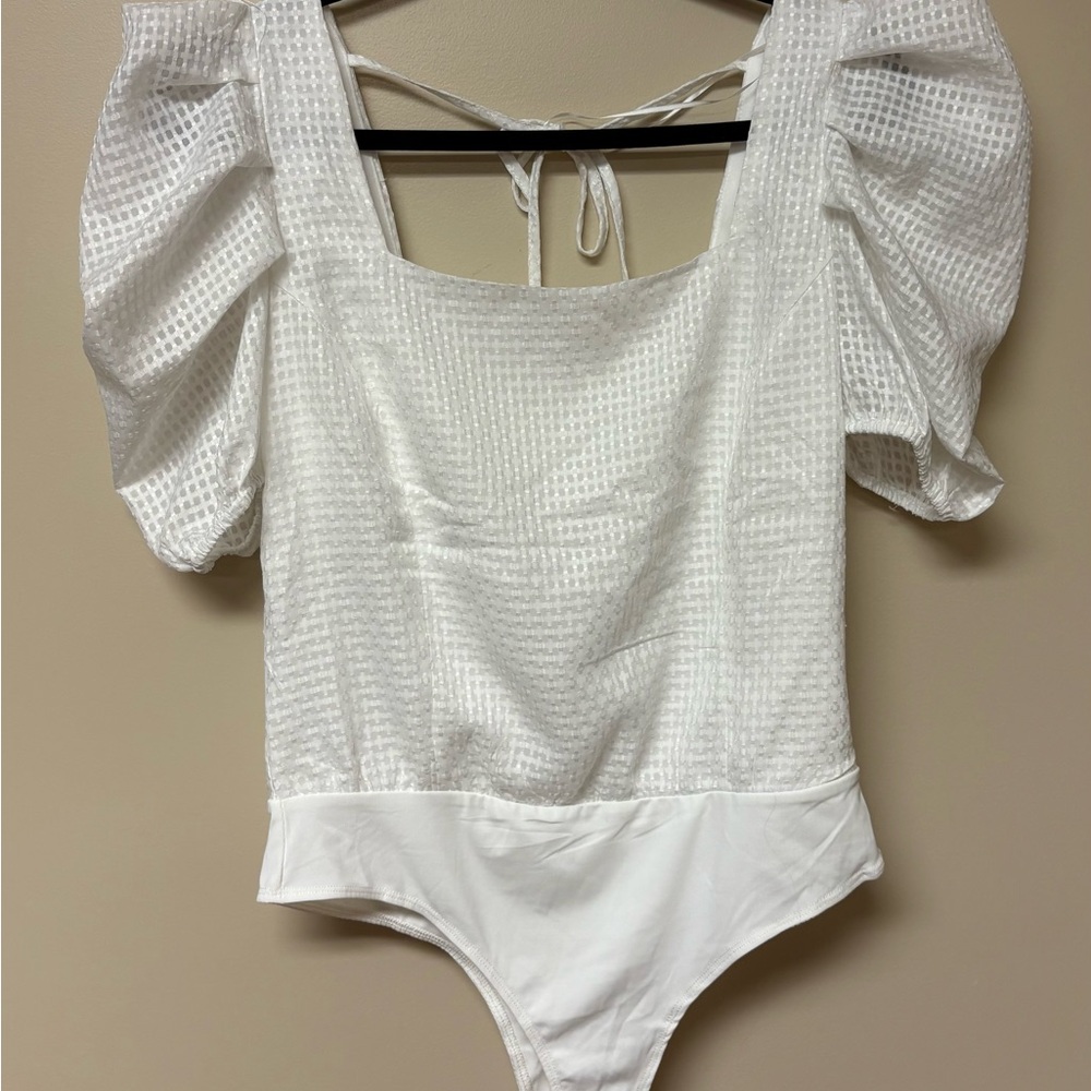NEW TCEC Elegant White Puff Sleeve Bodysuit (NEW w/o tags)